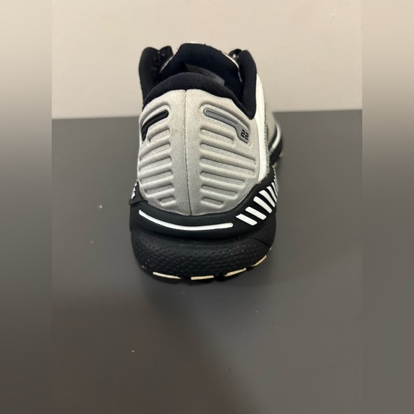 Brooks Womens Adrenaline GTS 22 Gray and Black Running Shoes, Size:8 - Picture 9 of 14